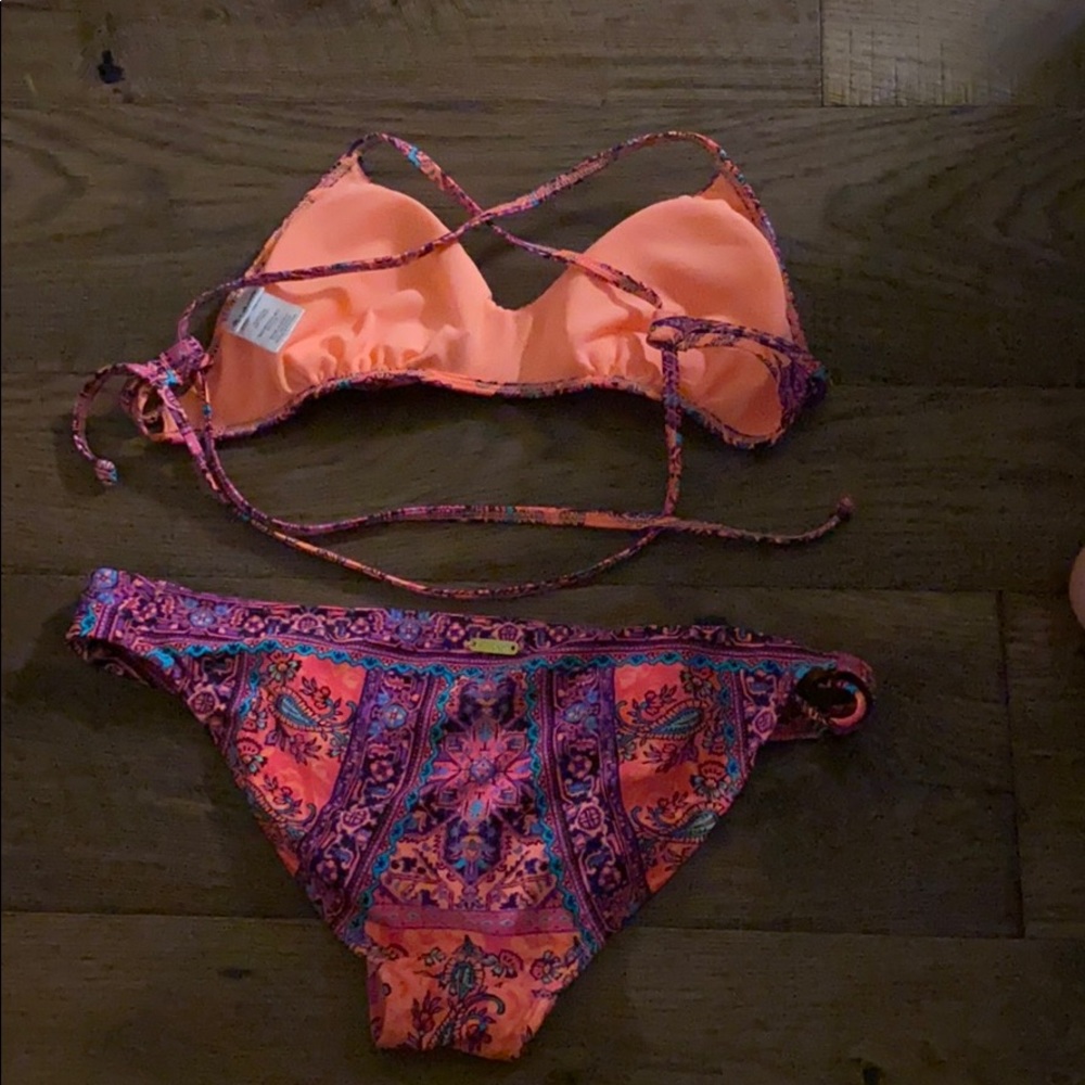Patterned Bikini Set - Picture 3 of 3